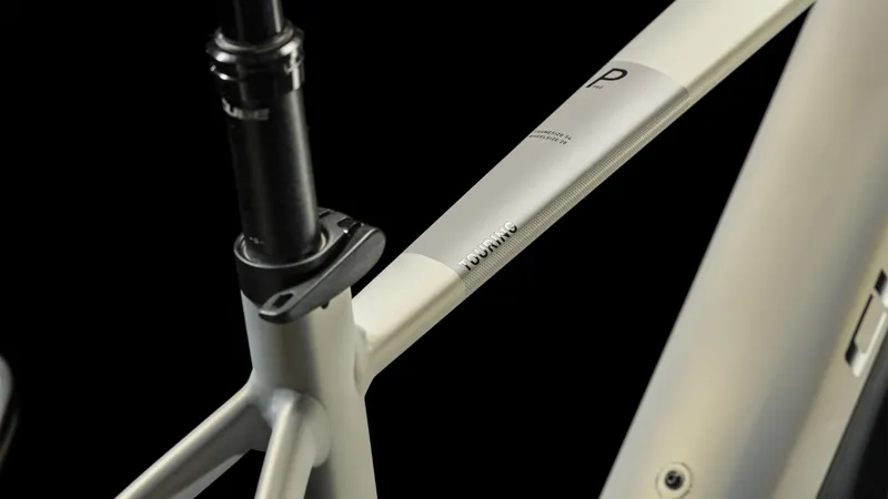 Cube Touring Hybrid Pro 625 Men's Electric Bike in Pearly Silver/Black-3