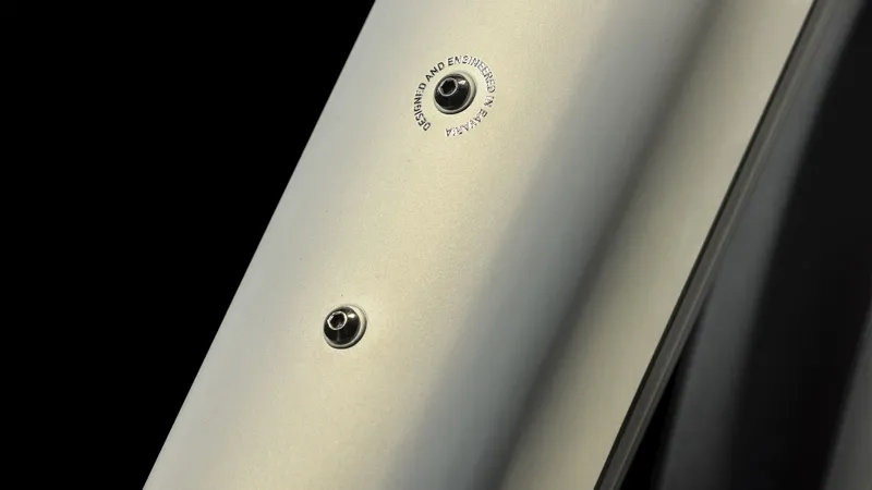 Cube Touring Hybrid Pro 625 Men's Electric Bike in Pearly Silver/Black-4