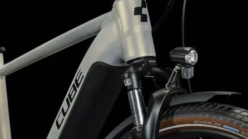 Cube Touring Hybrid Pro 625 Men's Electric Bike in Pearly Silver/Black-2