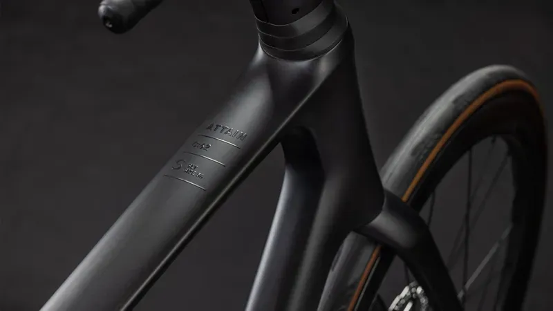 Cube Attain C:62 SLT Road Bike In Carbon/Coal Chrome-2
