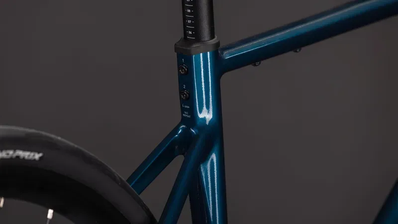 Cube Attain Pro Road Bike in Nautica/Prism-3