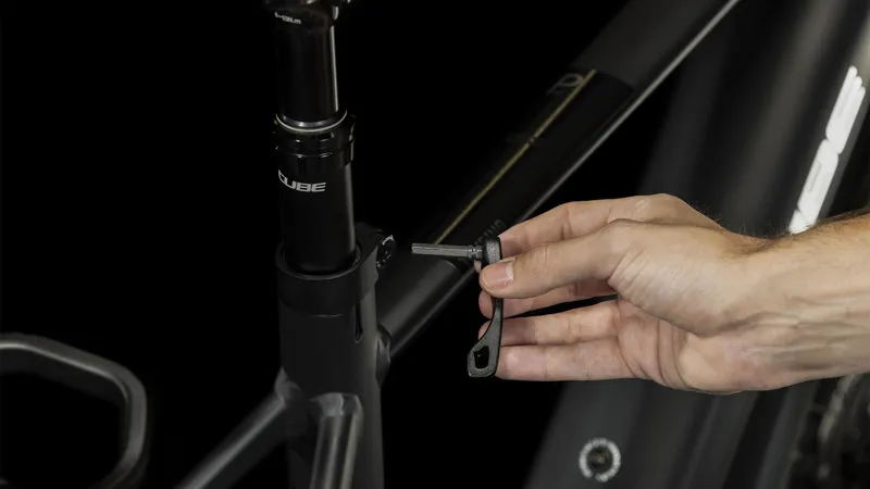 Cube Touring Hybrid Pro 625 Men's Electric Bike in Black/Metal-4